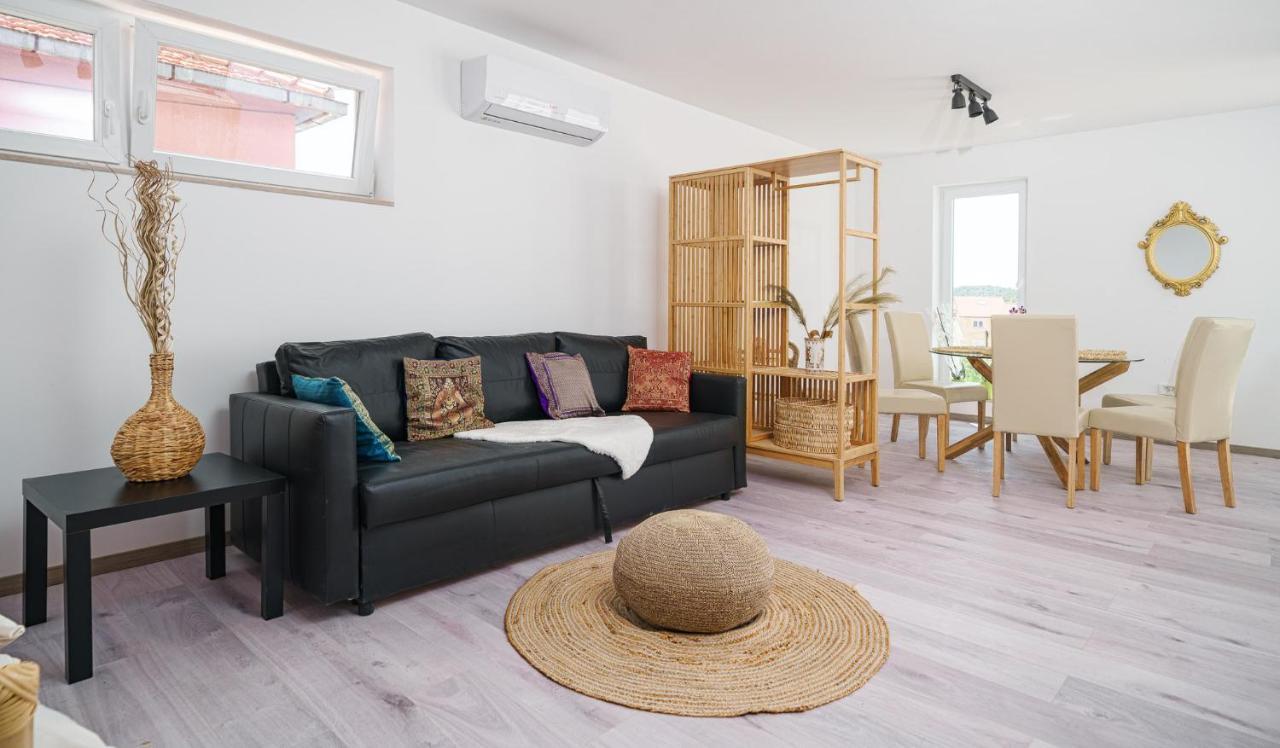 Vila Regina Apartment Regina With Swimming Pool イェゼラ エクステリア 写真
